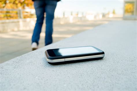 Is it OK to keep a lost phone?